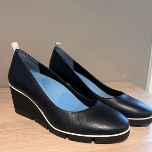 Betabrand Leather Wedge Black Size 9